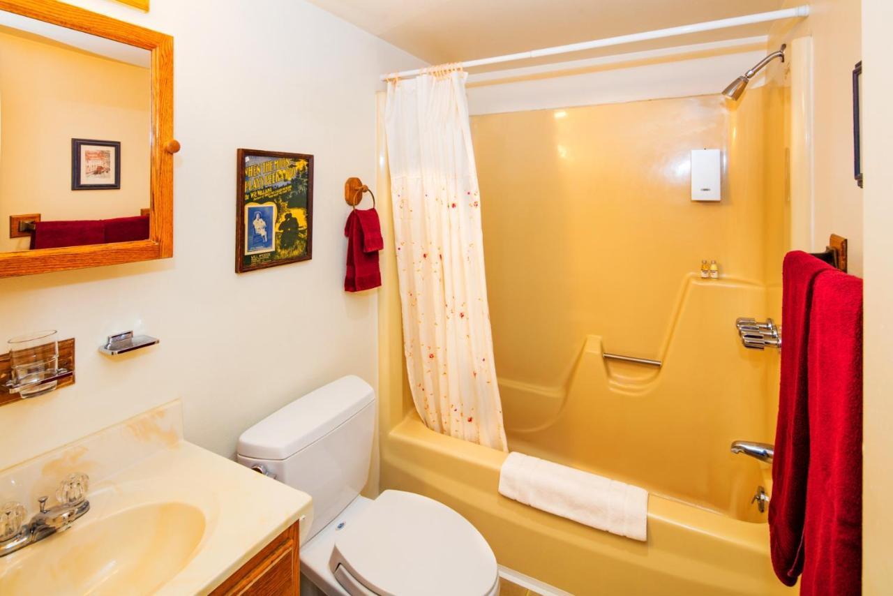 The Snow Queen Lodge Snowmass Village Room photo
