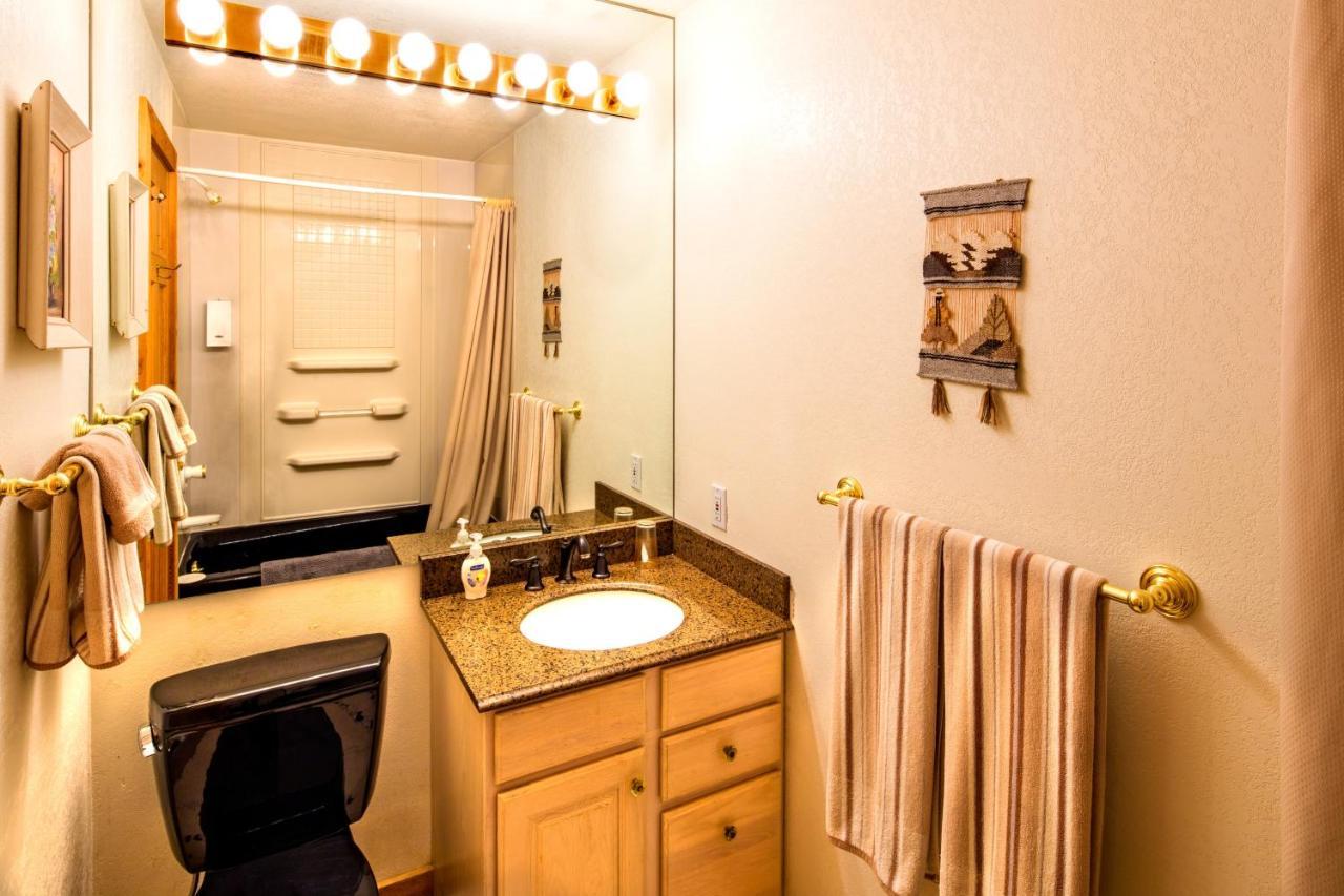 The Snow Queen Lodge Snowmass Village Room photo